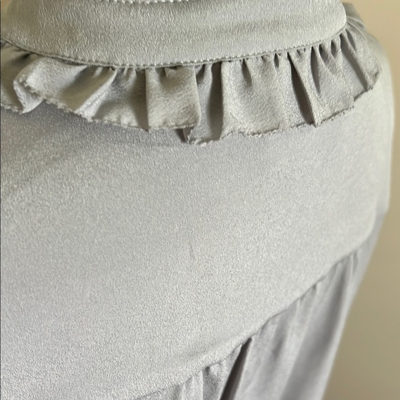 Women's Ruffled Gray Sleeveless Top - Picture 4 of 5